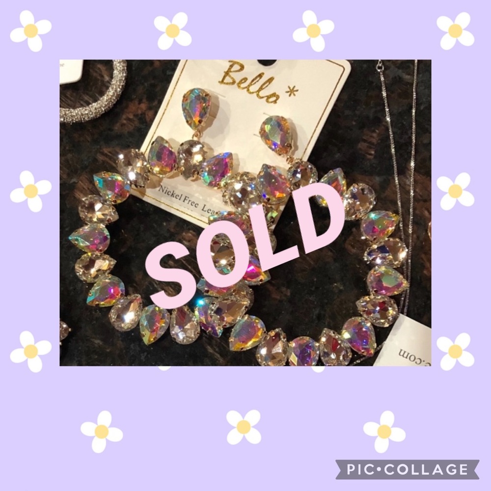 SOLD Ⓜ️ Crystal Iridescent Earrings